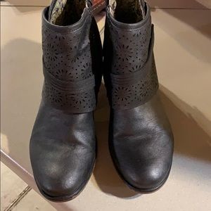 Simmer black corked booties comfy